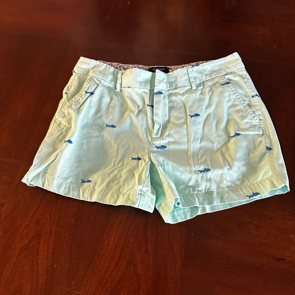 Jones New York Women’s Light Mint Green Shorts with Blue Embroidered Shark Sz 6